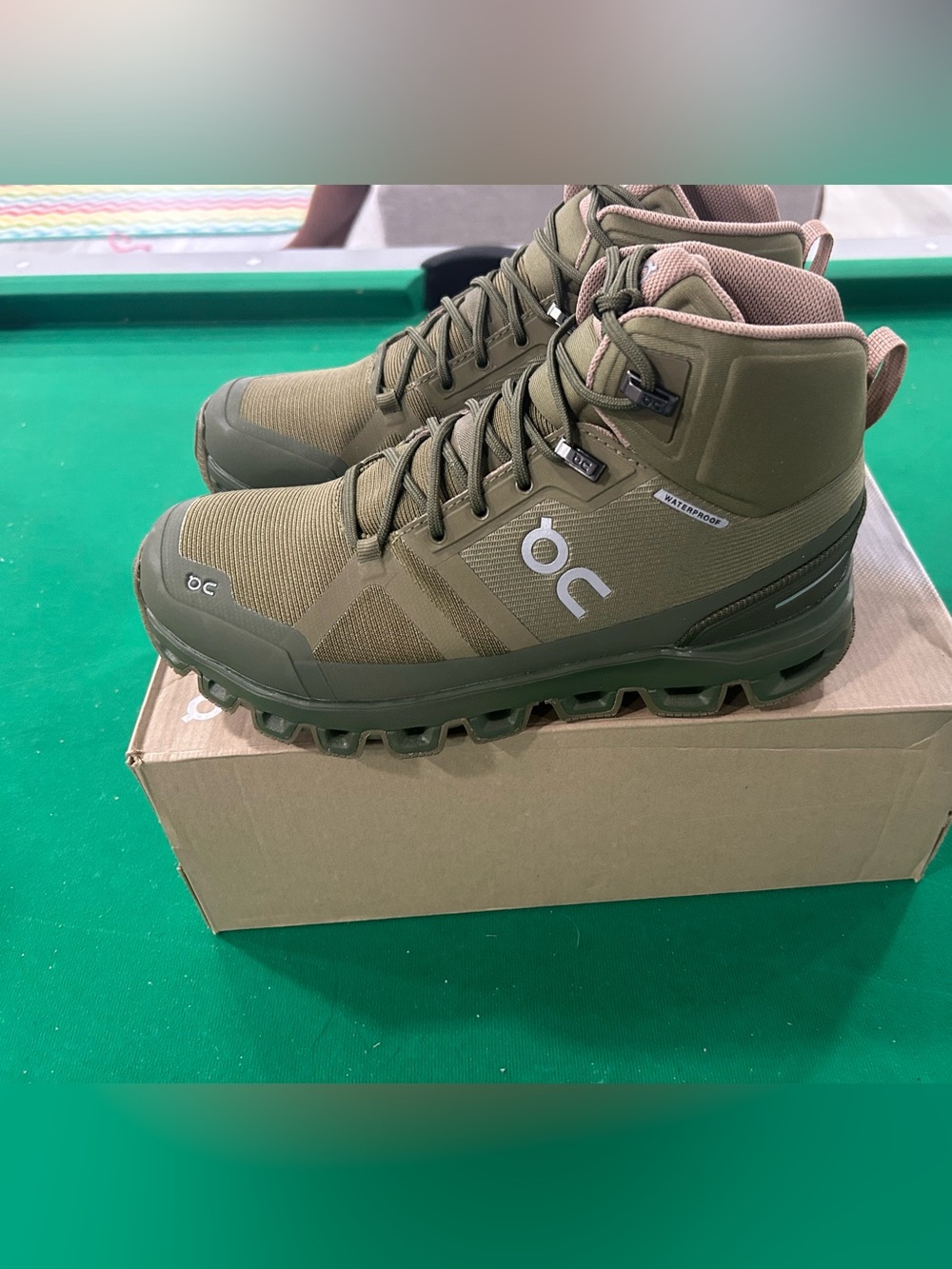 On Running Men’s Olive Green Waterproof Hiking Boots size 7 M